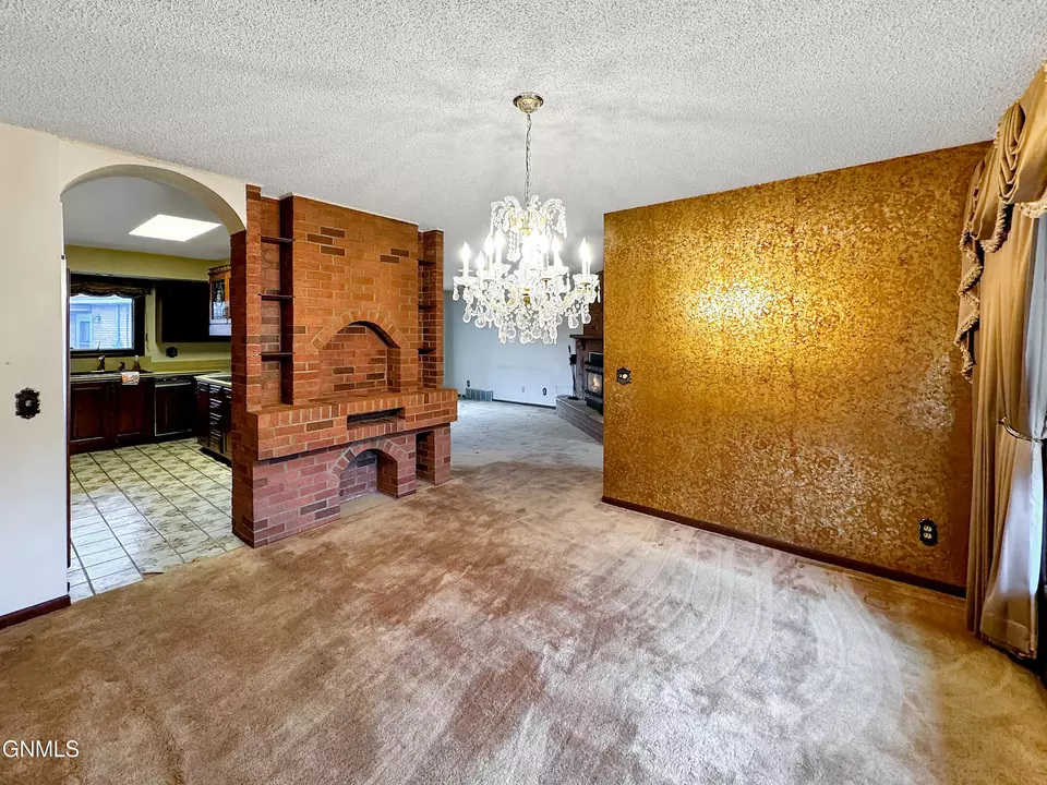 Dining - 1804 Crest St, Williston, ND 58801 photo 2 of 2