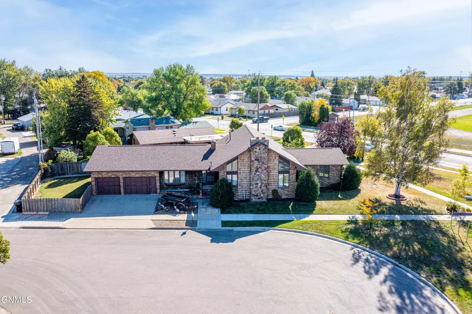 View/Area - 1804 Crest St, Williston, ND 58801 photo 1 of 6