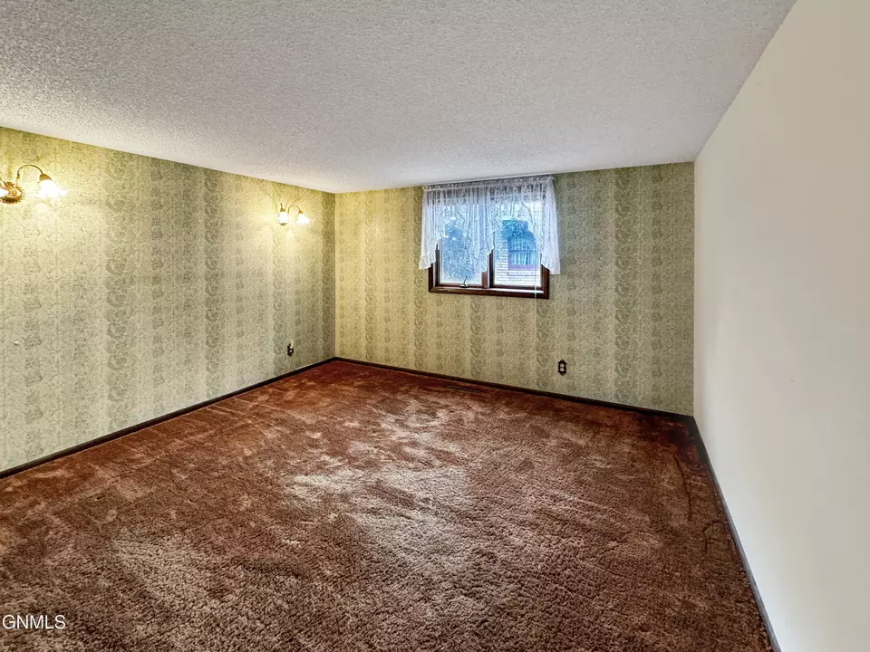 Bedroom - 1804 Crest St, Williston, ND 58801 photo 2 of 2