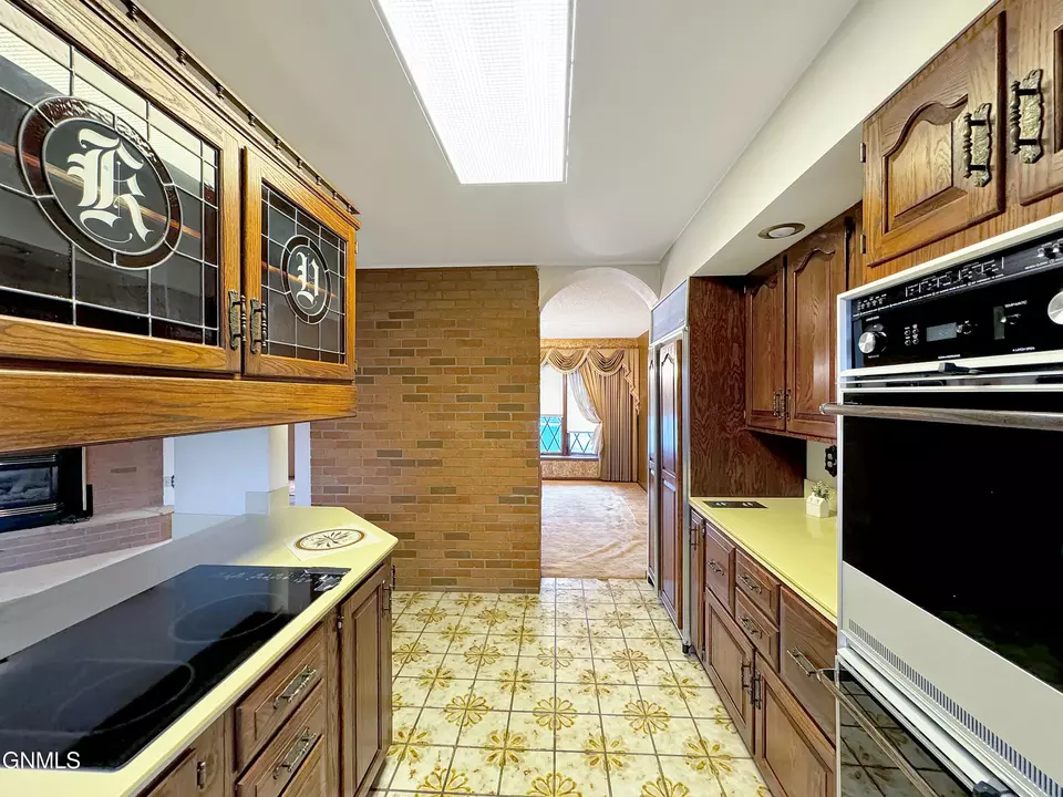 Kitchen - 1804 Crest St, Williston, ND 58801 photo 2 of 3