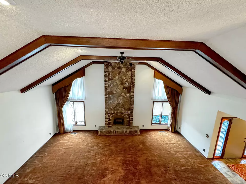 Living - 1804 Crest St, Williston, ND 58801 photo 4 of 10