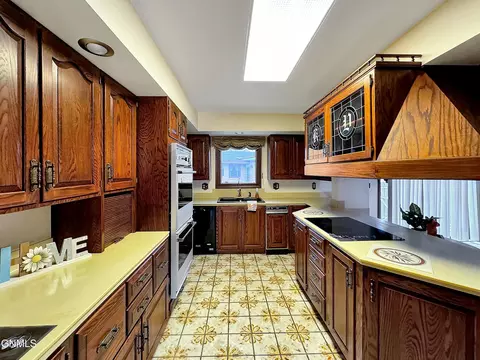 Kitchen - 1804 Crest St, Williston, ND 58801 photo 1 of 3