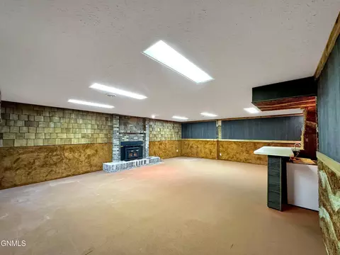 1804 Crest St, Williston, ND 58801 photo 35
