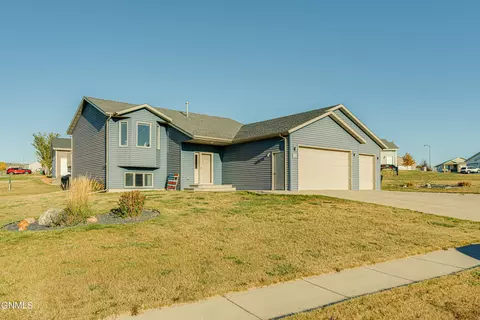 5500 Yukon Dr, Bismarck, ND 58503