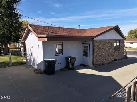 Exterior - 103 12th St NW, Mandan, ND 58554 photo 11 of 11