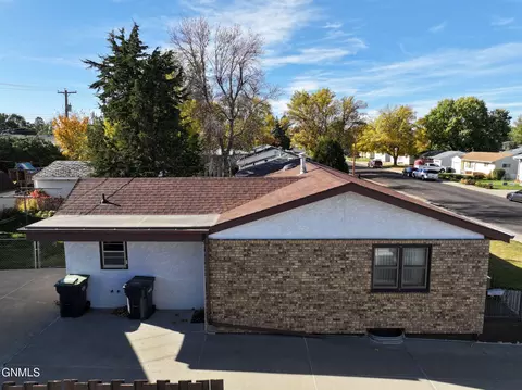 Exterior - 103 12th St NW, Mandan, ND 58554 photo 6 of 11