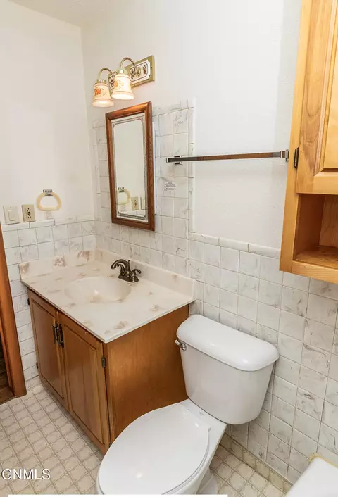 Bath - 103 12th St NW, Mandan, ND 58554 photo 2 of 3