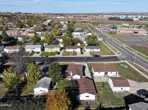 View/Area - 103 12th St NW, Mandan, ND 58554 photo 2 of 3