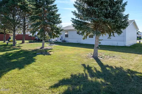 5108 Redcoat Loop, Bismarck, ND 58503 photo 16