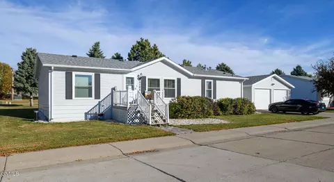 5108 Redcoat Loop, Bismarck, ND 58503 photo 2