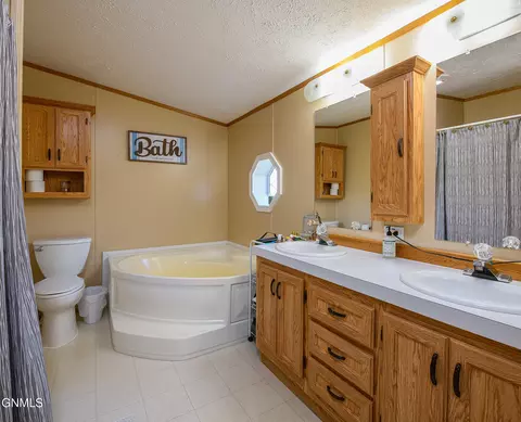 5108 Redcoat Loop, Bismarck, ND 58503 photo 8