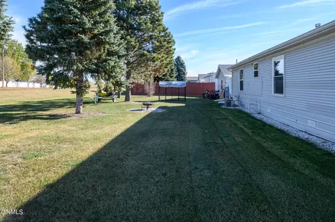 5108 Redcoat Loop, Bismarck, ND 58503 photo 15