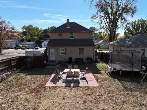1008 C Ave E, Bismarck, ND 58501 photo 2
