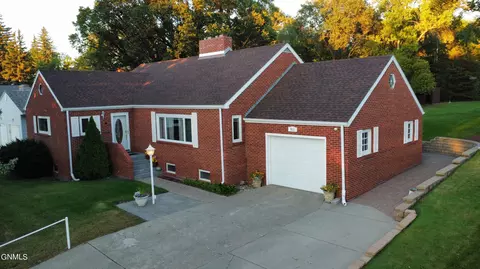 911 N Washington St, Bismarck, ND 58501