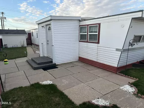 905 12th Ave SE, Jamestown, ND 58401
