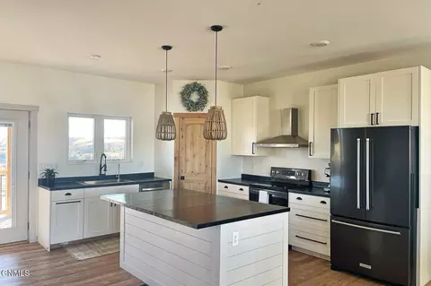 Kitchen - 13160 131 R Bnd NW, Williston, ND 58801 photo 2 of 10