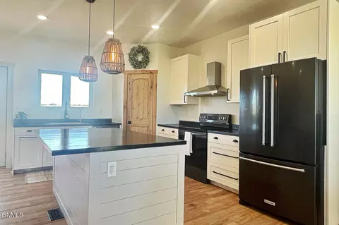Kitchen - 13160 131 R Bnd NW, Williston, ND 58801 photo 3 of 10