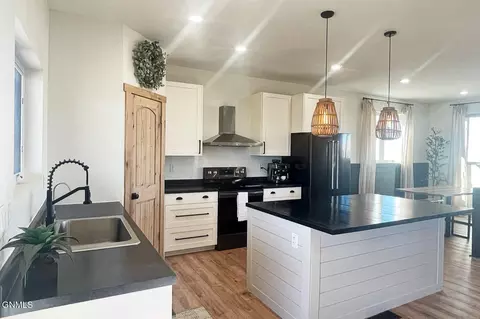Kitchen - 13160 131 R Bnd NW, Williston, ND 58801 photo 6 of 10
