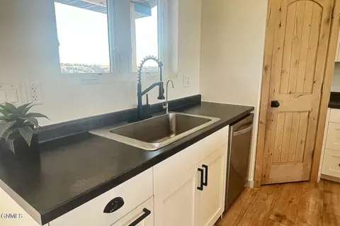 Kitchen - 13160 131 R Bnd NW, Williston, ND 58801 photo 7 of 10