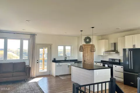 Kitchen - 13160 131 R Bnd NW, Williston, ND 58801 photo 1 of 10