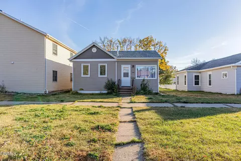 308 5th Ave NW, Mandan, ND 58554