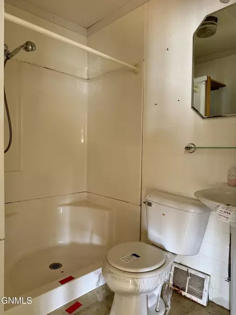 518 8th Ave W, Williston, ND 58801 photo 5