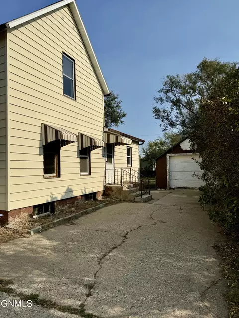518 8th Ave W, Williston, ND 58801 photo 17