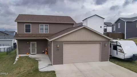 7050 Dolan Dr, Bismarck, ND 58504