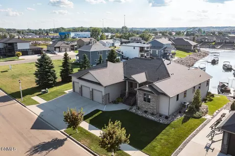 2303 Pirates Loop SE, Mandan, ND 58554 photo 1