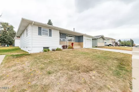 1026 Summit Blvd, Bismarck, ND 58504 photo 29