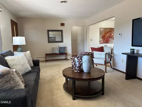 1026 Summit Blvd, Bismarck, ND 58504 photo 4