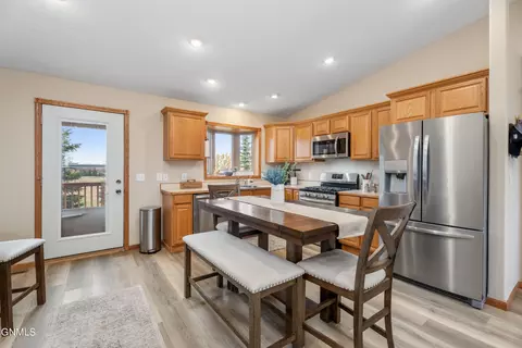 7700 22nd Ave SE, Bismarck, ND 58504 photo 8