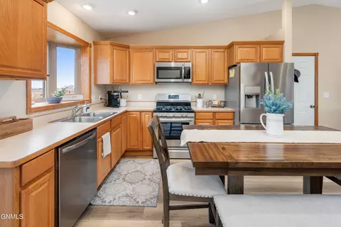 7700 22nd Ave SE, Bismarck, ND 58504 photo 9