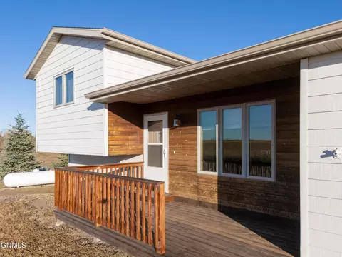 7700 22nd Ave SE, Bismarck, ND 58504 photo 4