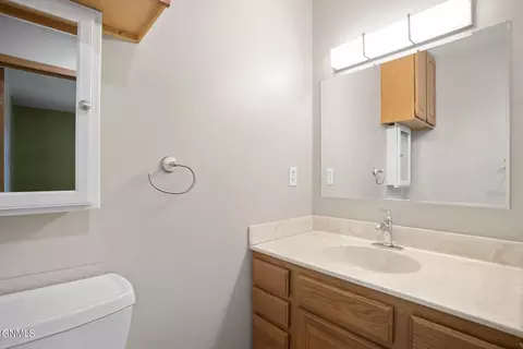 Bath - 1826 15th Ave W, Williston, ND 58801 photo 2 of 5