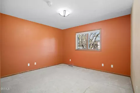 Bedroom - 1826 15th Ave W, Williston, ND 58801 photo 3 of 10