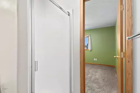 Bath - 1826 15th Ave W, Williston, ND 58801 photo 3 of 5