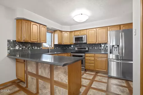 Kitchen - 1826 15th Ave W, Williston, ND 58801 photo 2 of 4