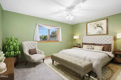 Bedroom - 1826 15th Ave W, Williston, ND 58801 photo 6 of 10