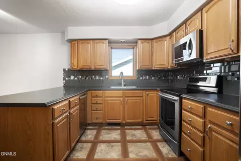 Kitchen - 1826 15th Ave W, Williston, ND 58801 photo 3 of 4