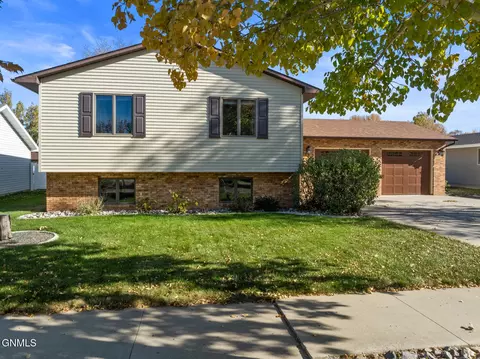 Exterior - 1826 15th Ave W, Williston, ND 58801 photo 6 of 6