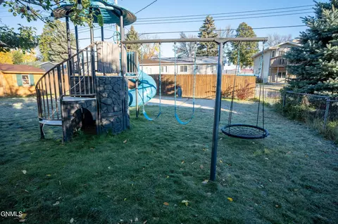 314 Easy St, Bismarck, ND 58504 photo 31