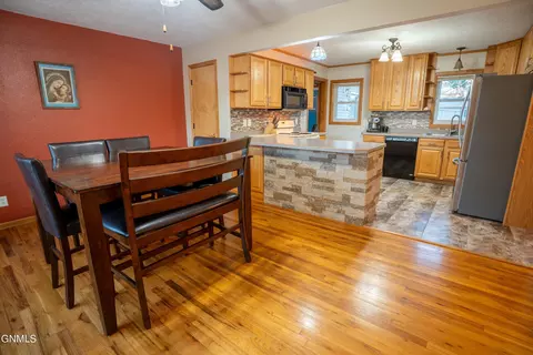 314 Easy St, Bismarck, ND 58504 photo 5