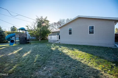 314 Easy St, Bismarck, ND 58504 photo 29