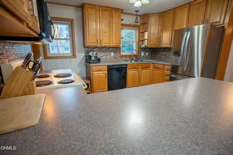 314 Easy St, Bismarck, ND 58504 photo 11