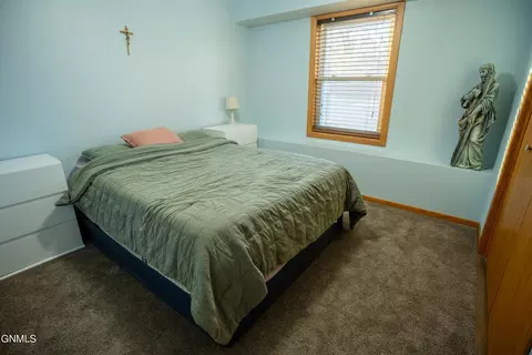 314 Easy St, Bismarck, ND 58504 photo 17