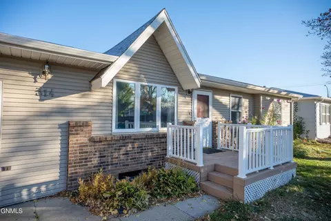 314 Easy St, Bismarck, ND 58504 photo 4