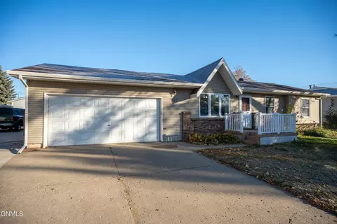 314 Easy St, Bismarck, ND 58504 photo 2