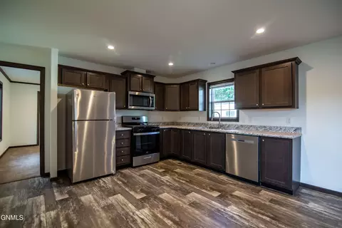 109 W Antelope St, Mandan, ND 58554 photo 8