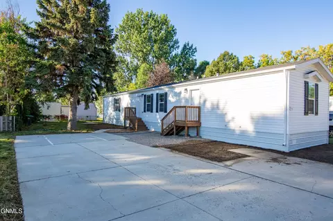 109 W Antelope St, Mandan, ND 58554 photo 2